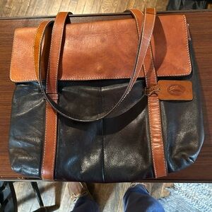 Vintage Delfino women’s leather tote, many pockets, 2 / magnetic closure, 2 zip